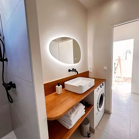 Holiday home Maison Contemporaine A Saint-leonard Angers