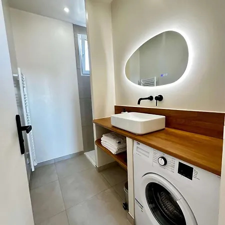 Holiday home Maison Contemporaine A Saint-leonard Angers